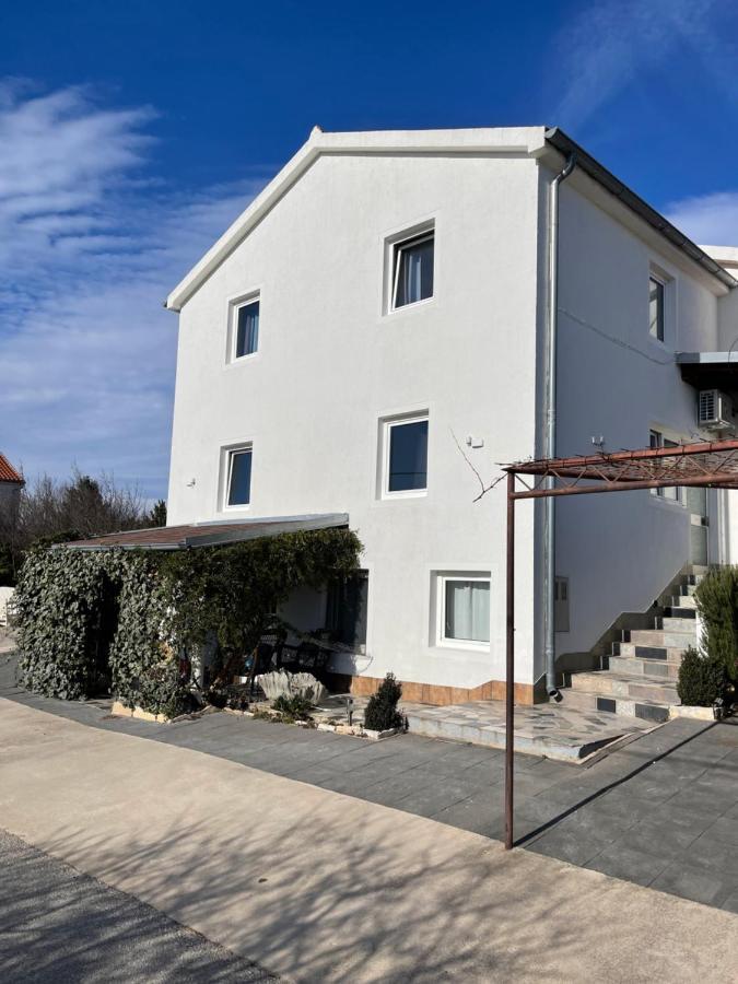 Apartments Frigan Maslenica Exterior photo