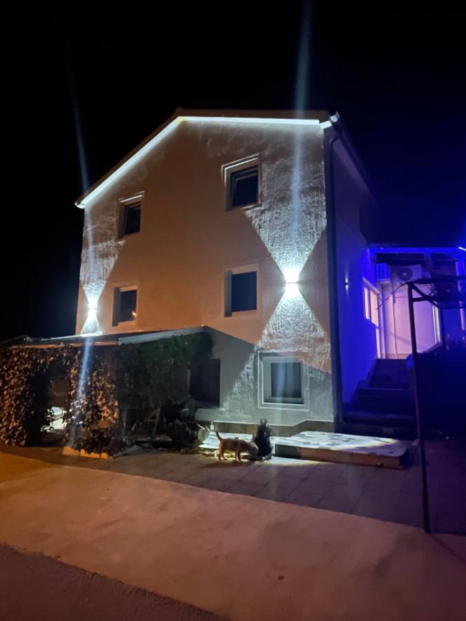Apartments Frigan Maslenica Exterior photo